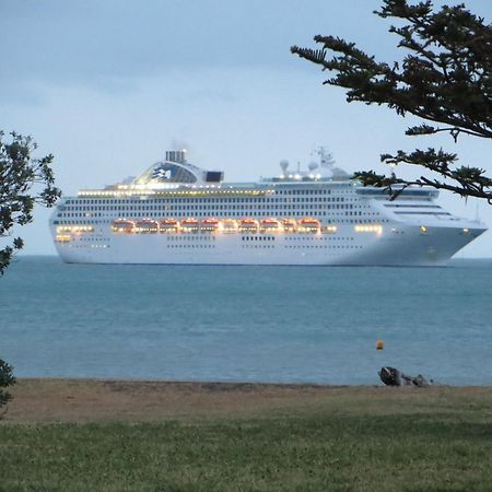 Harbour View Motel On Ahuriri Beach In Napier Nz With Sea View Suites Экстерьер фото