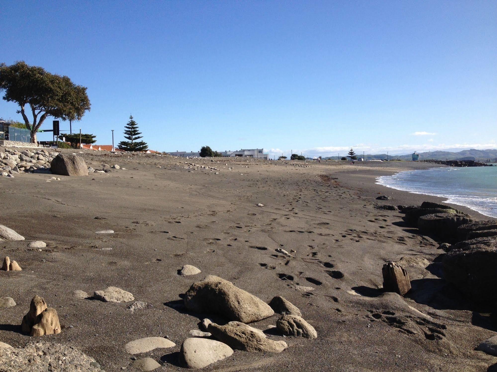Harbour View Motel On Ahuriri Beach In Napier Nz With Sea View Suites Экстерьер фото